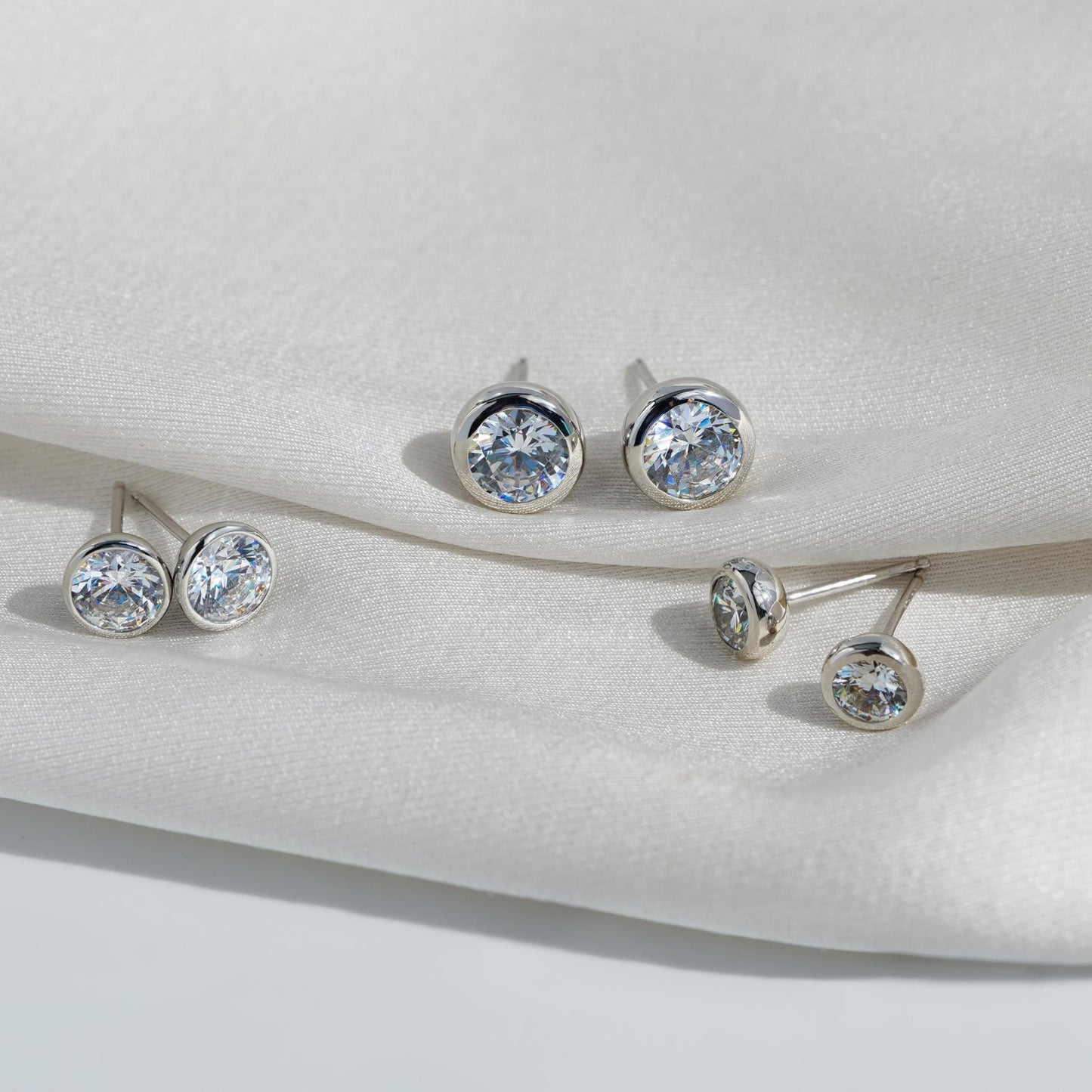 Bezel Stud Earrings JEE03587