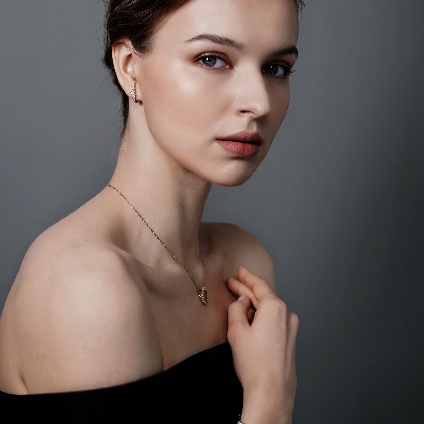 Curved Bar Studs Earrings