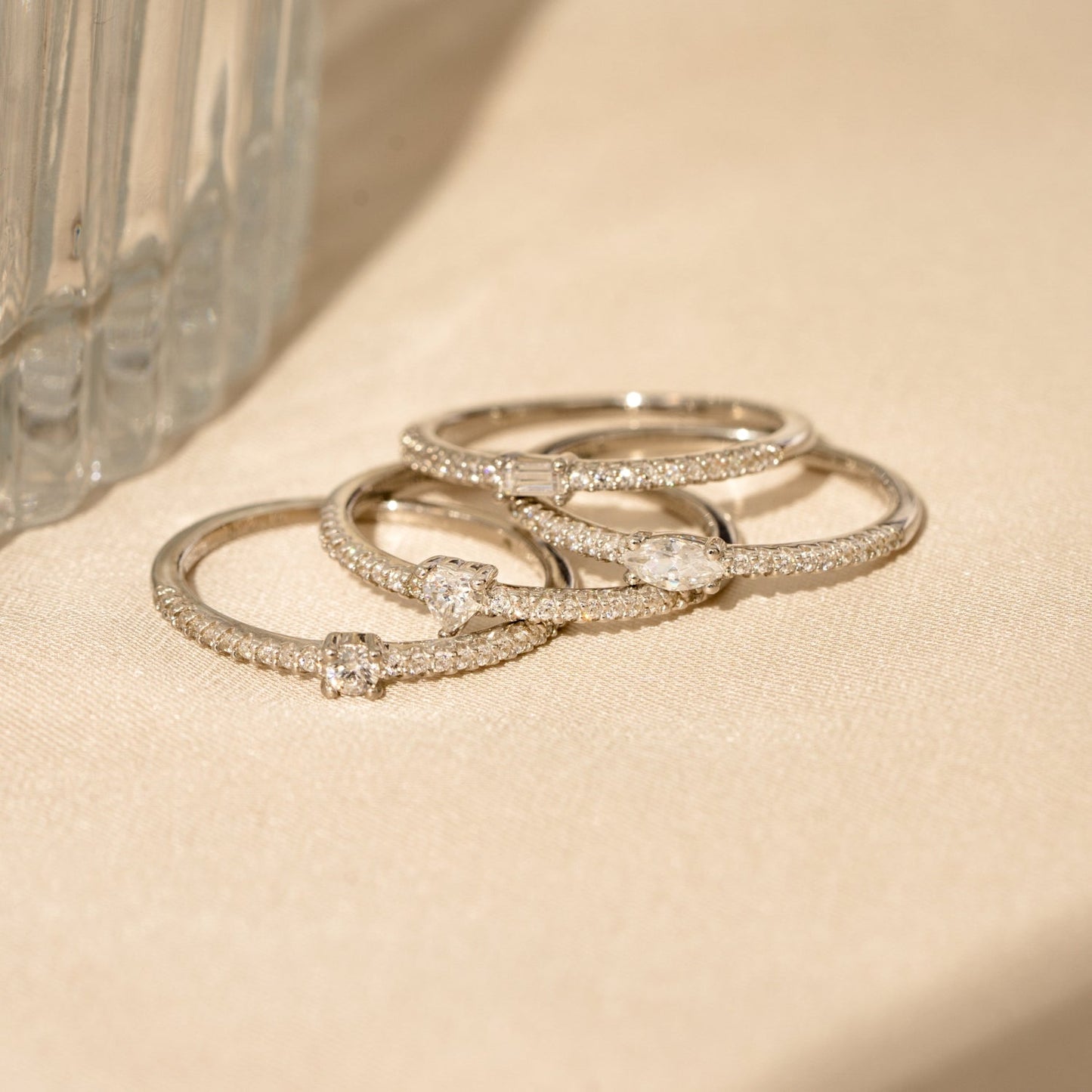 La Petite Solitaire Ring - Baguette