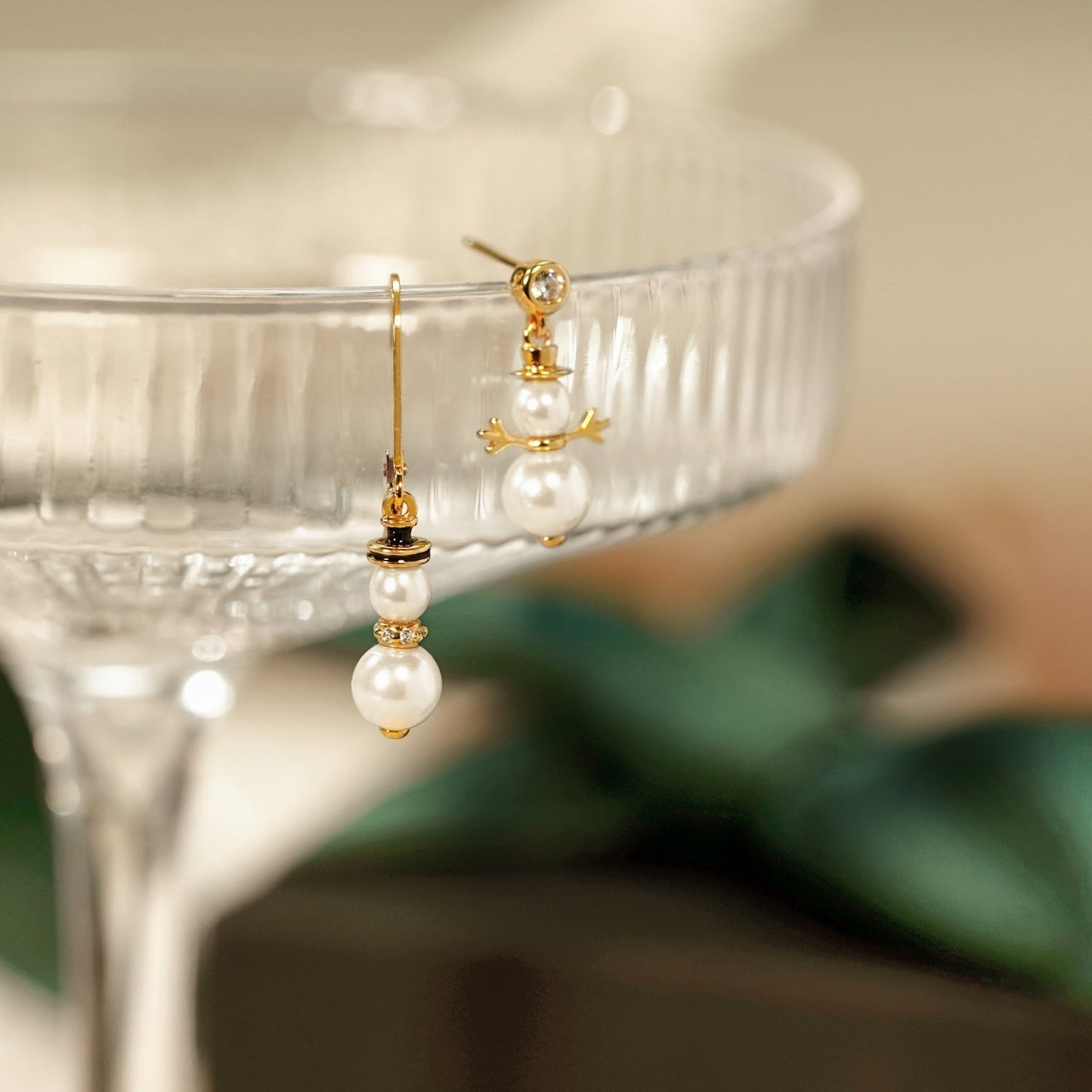 Cute Snowman Dangle Leverback Earrings JEE24648