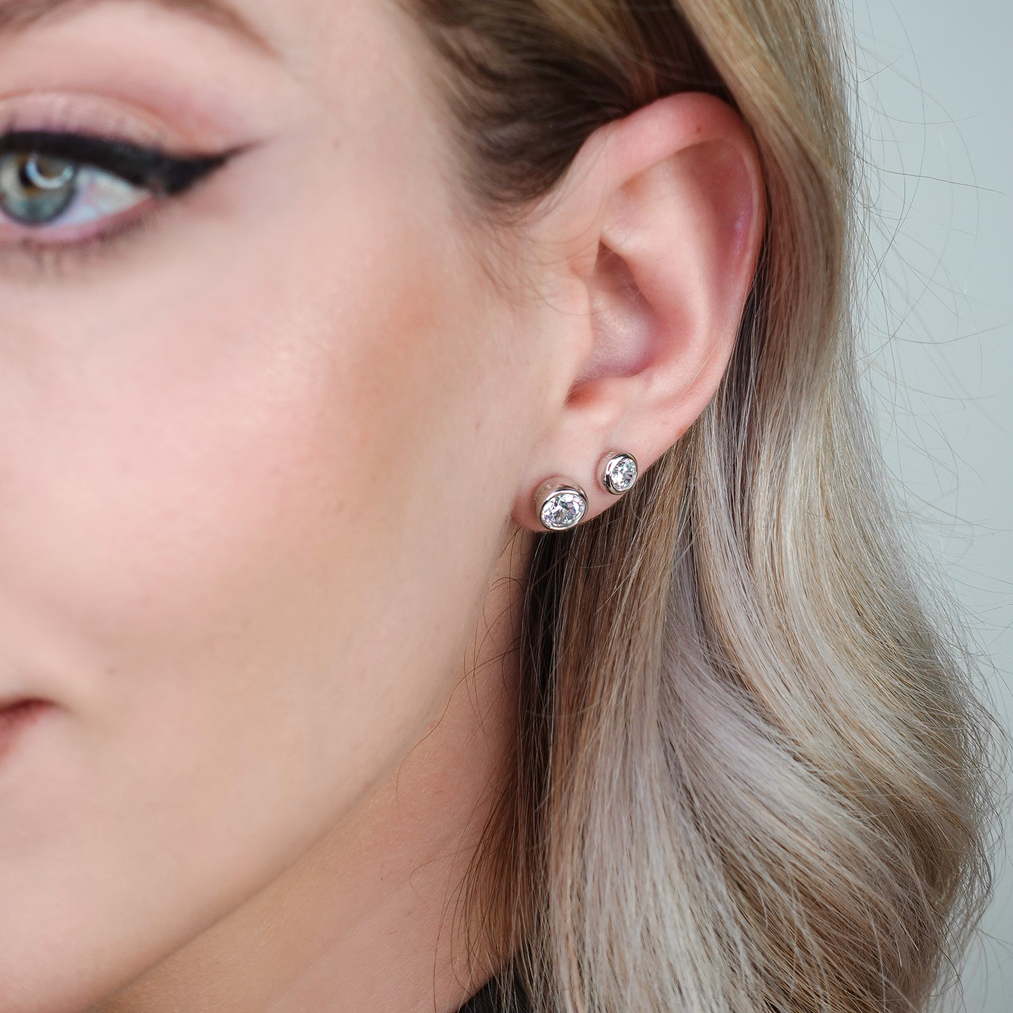 Bezel Stud Earrings JEE03587